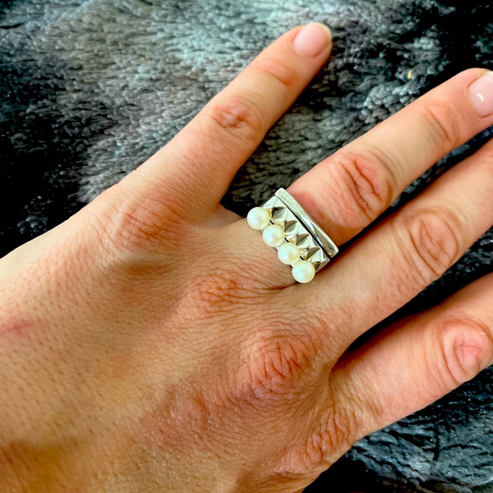 Maison Birks Rock & Pearl™ set of 3 stackable rings in silver & pearls.